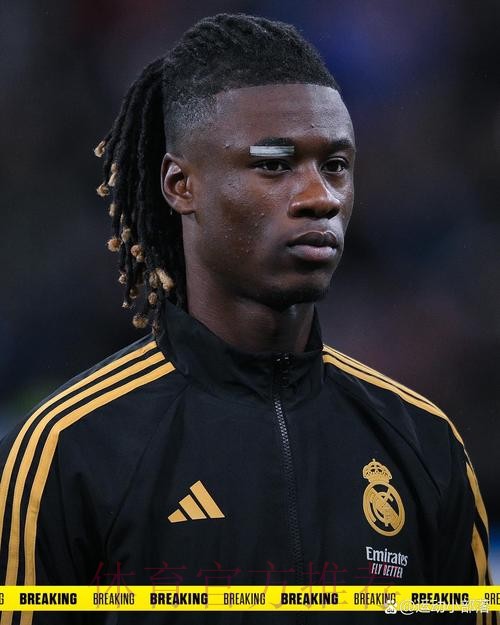 记者:卡马文加训练中相撞 走路姿态看起来很正常 记者:卡马文加训练中相撞 走路姿态看起来很正常